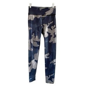 Noli Guerra Metallic gray camo active leggings size S